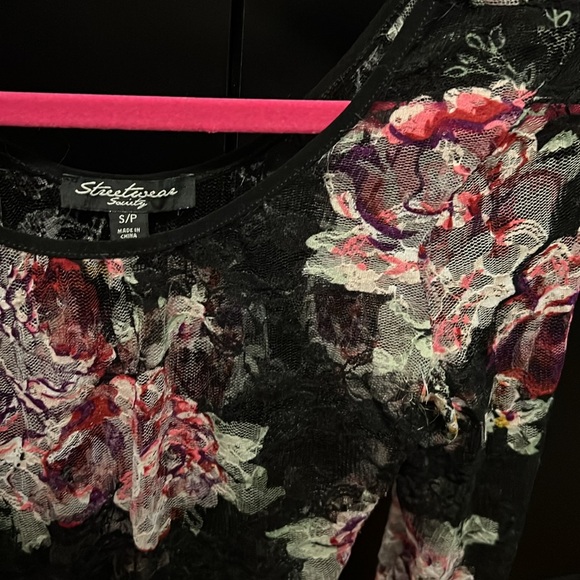 ❤️Black lace top - Picture 3 of 3